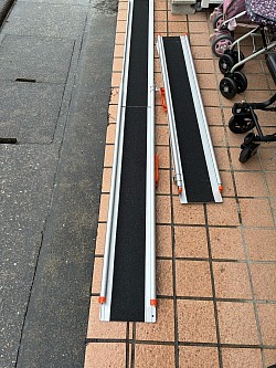 車椅子用スロープレール
